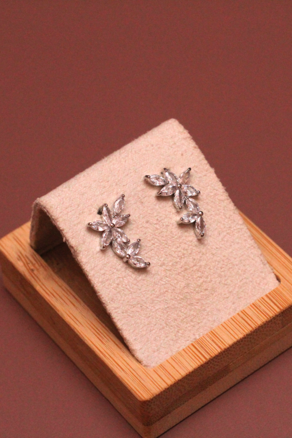 Brinco Ear Cuff Flores Delicadas - Imagem 2