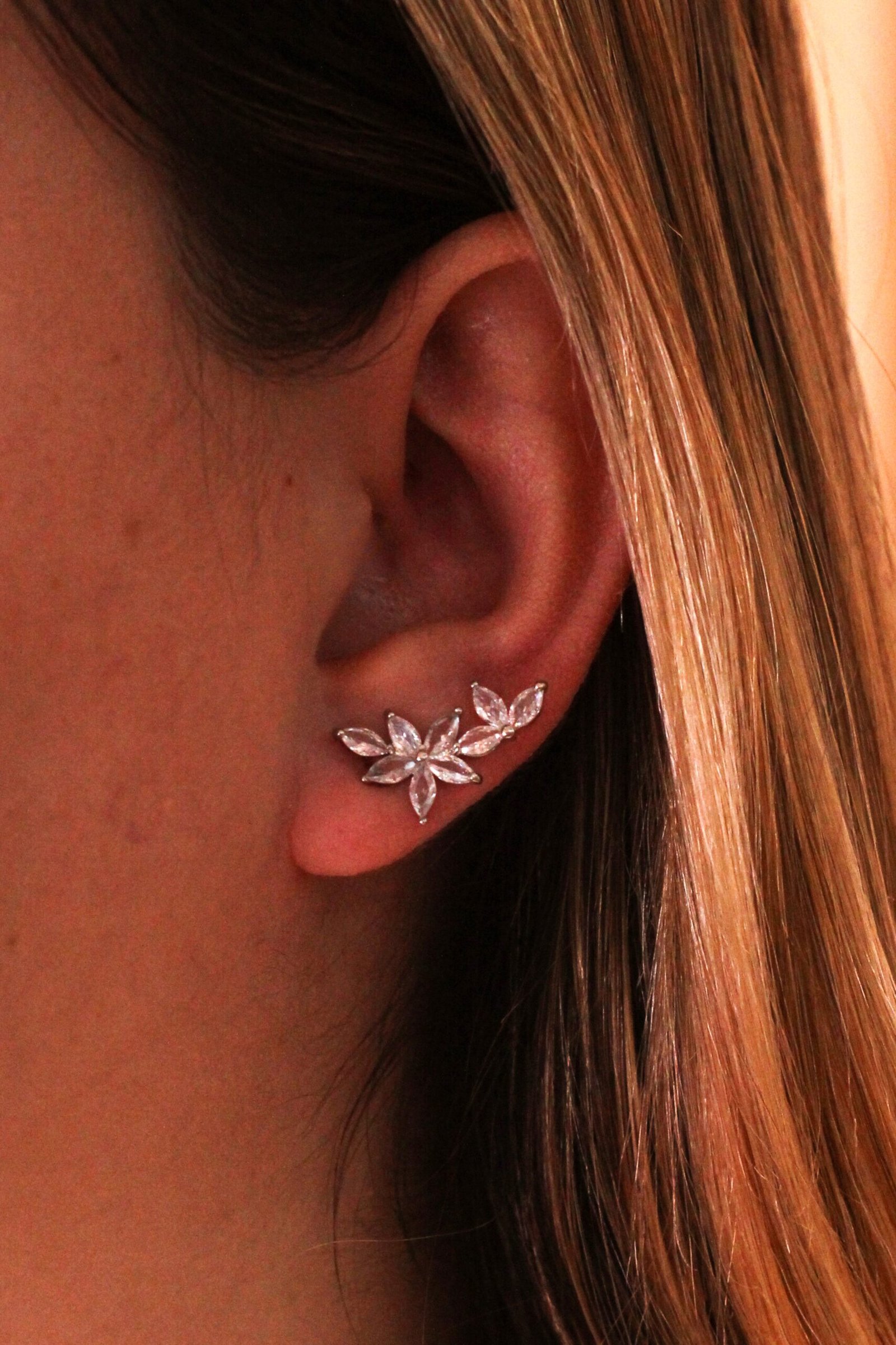 Brinco Ear Cuff Flores Delicadas