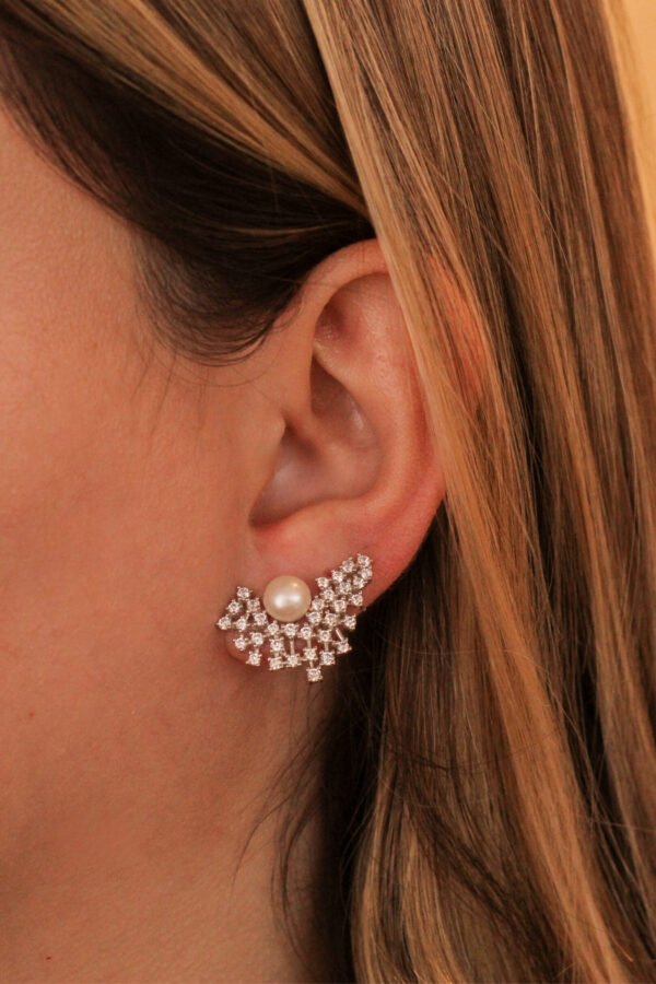 Brinco Ear Cuff Harmonia de Pérolas