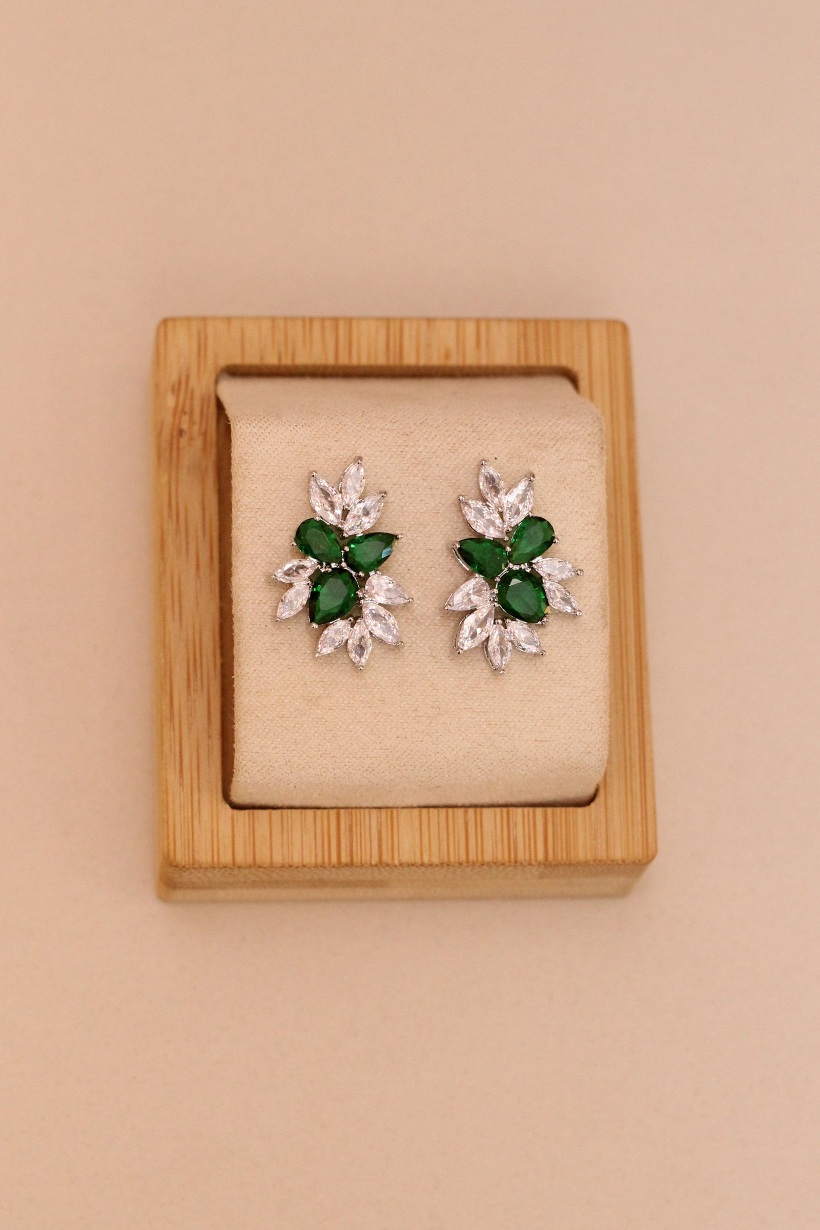 Ear Cuff Verde Esmeralda e Incolor