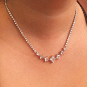 Colar Riviera com Detalhes