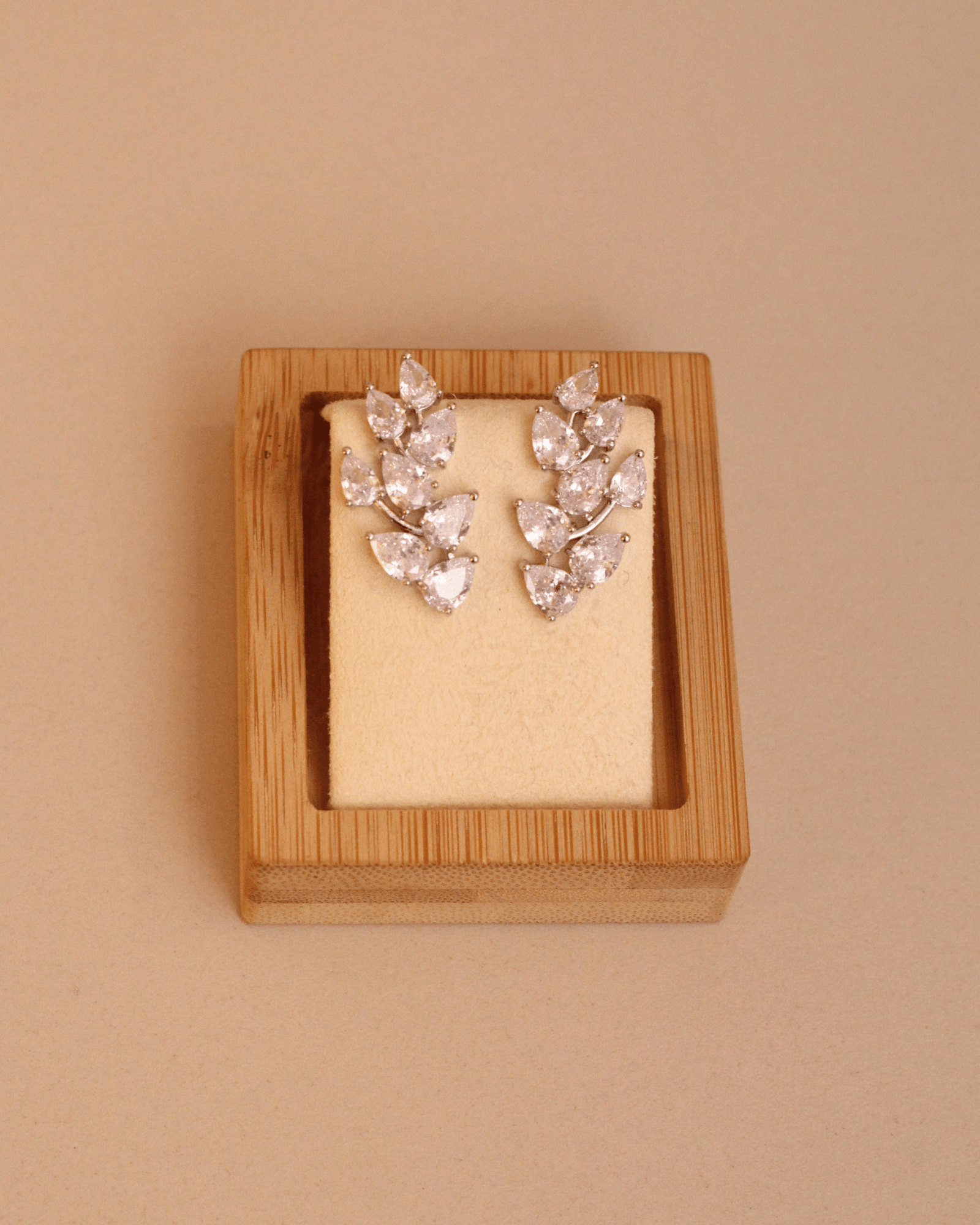 Brinco Ear Cuff Folhas