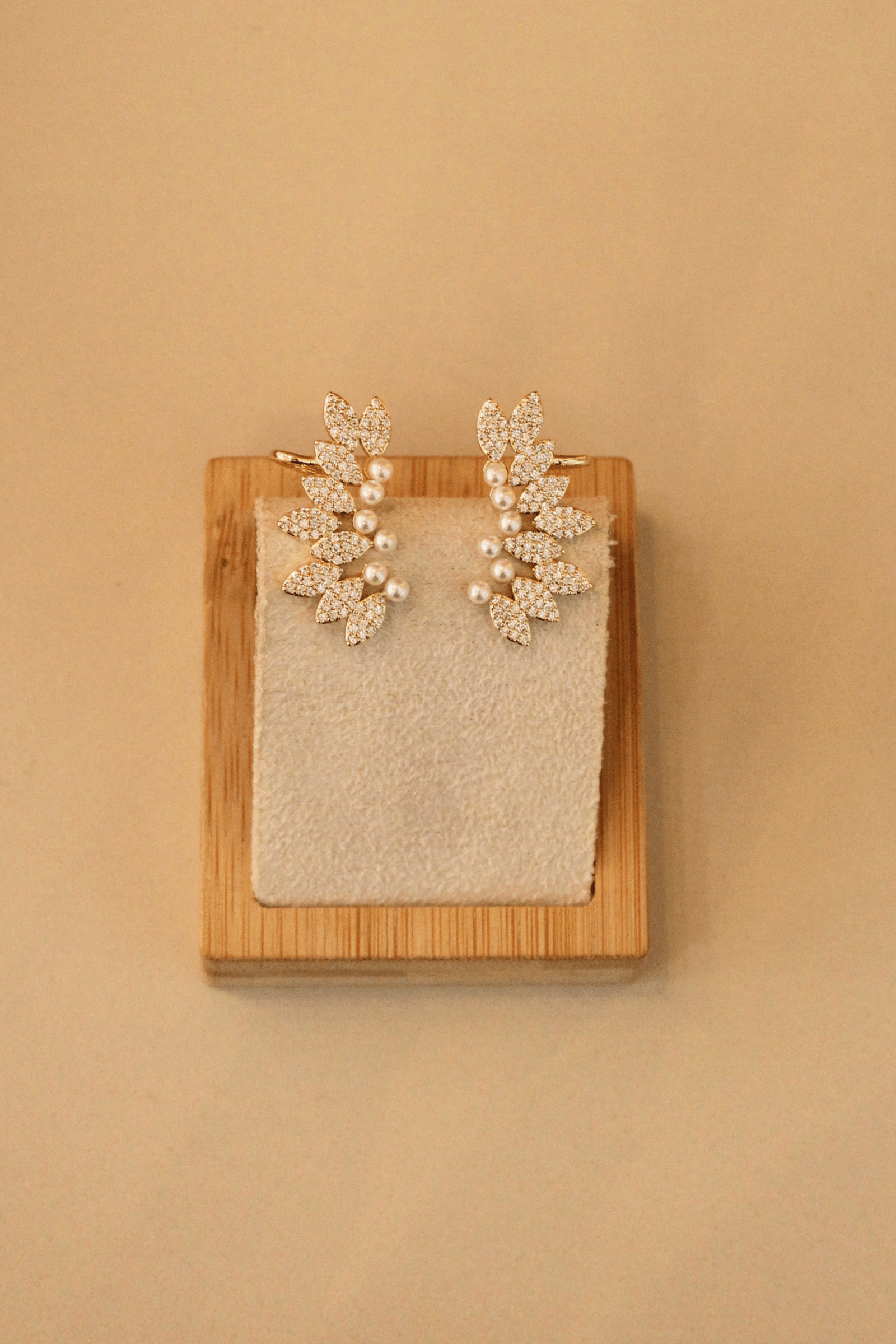Brinco Ear Cuff Lilly Pérolas | Ouro